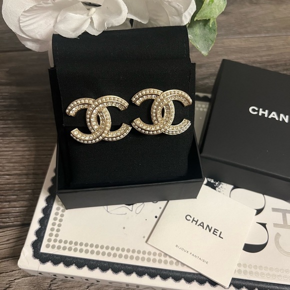 Chanel Statement X-Large Gold Crystal Faux Pearl CC Clip On Earrings - Picture 1 of 11